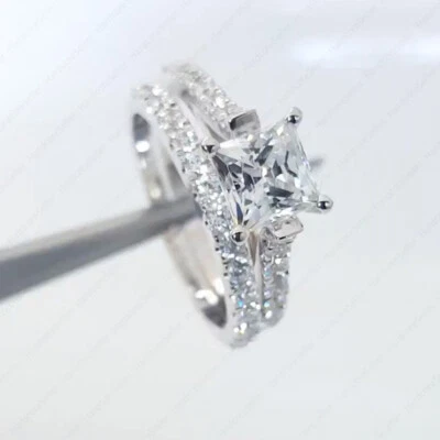 Conjunto de anillo de compromiso nupcial moissanita corte princesa 1,30 TCW enchapado en oro blanco de 14K Foto 1 de 4