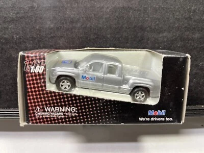 Camioneta pick-up Chevy Silverado 1999 móvil Welly Upromise plateada 1/64 Foto 1 de 2