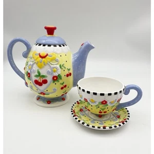 Mary Engelbreit teiera blu e gialla con ciliegie rosse, punti fiori con tazza da tè - Foto 1 di 10