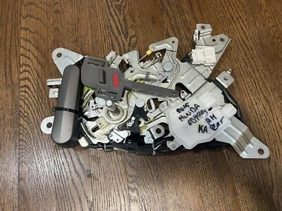 Контроллер защелки замка задней правой двери внутренний для Honda Odyssey 2015-2017 годов выпуска с ручкой оригинальный - Изображение 1 из 4