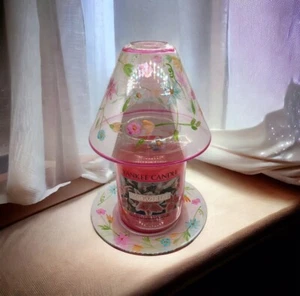 3 Stück Yankee Candle irisierendes Glas Blumenschirm, Teller & Stargazer Lily Kerze - Bild 1 von 15