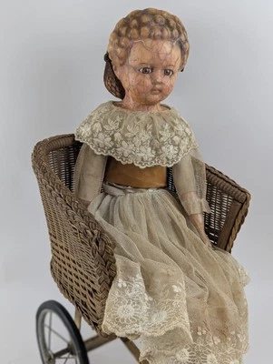 Muñeca antigua de cera sobre composición en carro de mimbre - siglo XIX época victoriana Foto 1 de 4
