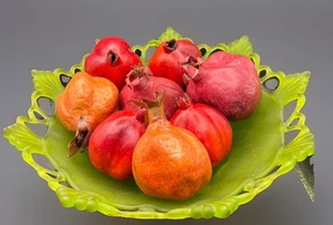 Lote de 8 Granadas Imitadas Realistas Tamaños Surtidos Fruta Falsa Hogar Cocina Decoración - Imagen 1 de 8