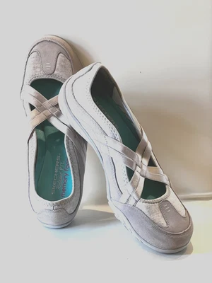 Skechers Relaxed Fit Breathe Easy Lay Low Flat Womens Size 8.5 22465 Gray - Image 1 of 4