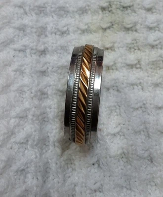 Alianza de boda de acero inoxidable de 2 tonos Foto 1 de 4