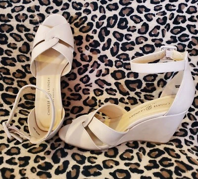 Sandalia de cuña china Laundry 9M con tira trasera cuero nobuck desnudo tacón de 3,5" nueva en caja Foto 1 de 4