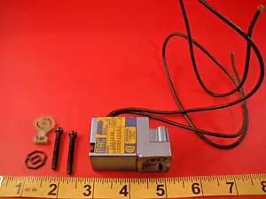 Mac 132-111B Elettrovalvola 132111B Pneumatica 150 psi 110/120v 50/60Hz usata - Foto 1 di 4
