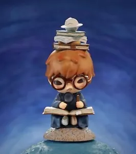 POP MART Hirono×Le Petit Prince Serie The Geographer Figur Spielzeug - Bild 1 von 3