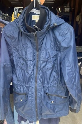 Jaqueta de chuva Michael Kors com capuz Parka azul claro tamanho grande - Imagem 1 de 4