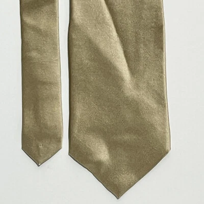 Corbata Flecha 100% Seda Hecha en EE. UU. Taupe Tiene etiquetas 57" x 3.75" Foto 1 de 4
