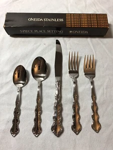 NOS Oneida Deluxe Mozart 5 pezzi posate inox NUOVO VECCHIO MAGAZZINO - Foto 1 di 3