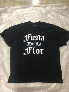 SELENA QUINTANILLA FIESTA DE LA FLOR 2019 ORIGINAL T-SHIRT HERREN GRÖSSE XXL NEU MIT ETIKETT - Bild 1 von 4