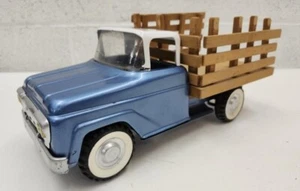 VINTAGE STRUCTO STOCK FARMS PRESSED STEEL TOY TRUCK - Picture 1 of 7