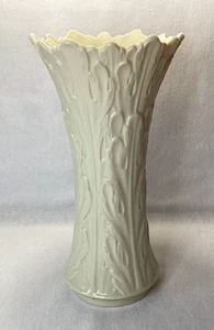 Lenox Woodland Akanthusblatt geprägte Porzellan Vase 8 1/2" Elfenbein - Bild 1 von 6