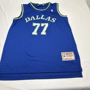 Camiseta deportiva Hardwood Classics Mitchell & Ness Dallas Mavericks Luka Doncic para hombre 50 L - Imagen 1 de 10
