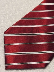 Brand New Stylish Tie By GEOFFREY BEENE - Picture 1 of 4