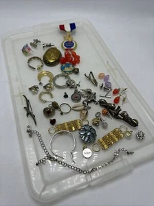 Costume Jewelry Lot Of Miscellaneous Broke & Missing Pieces - Picture 1 of 13