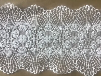 9 1/2 YDS LOVELY SCALLOPED NATURAL MEDALLION RAYON VENISE LACE - Image 1 of 4