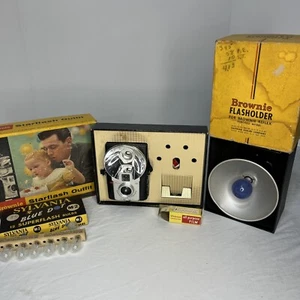 Vintage Kodak Brownie Starflash Camera Outfit With Original Box And EXtra Bulbs - Picture 1 of 7
