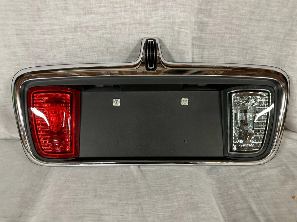 Carcasa de matrícula Lincoln 2003-2006 Ford P/N 6W4Z-17B390-EA OEM NOS Foto 1 de 4