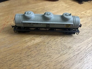 HO Scale Athearn 3-Dome Tank Car Ethyl Corp. EBAX #6006 - Picture 1 of 7