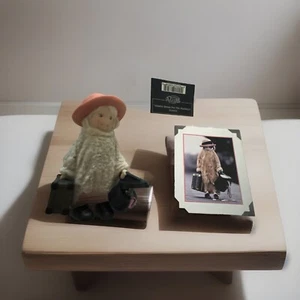 pretty as a picture figurines” Almost Home For The Holidays” 376531 - Picture 1 of 4