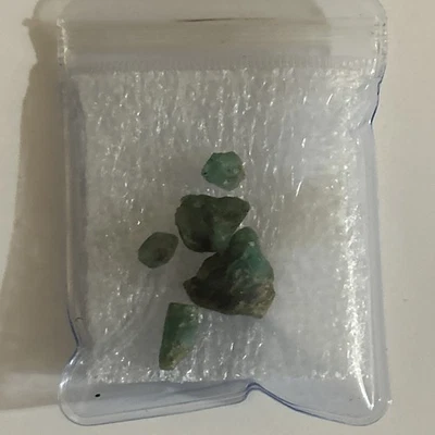 Pedras preciosas soltas 23,85 quilates esmeralda natural total áspera verde africana pedras preciosas! - Imagem 1 de 4