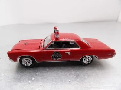 1965 PONTIAC GTO POLICE CAR  2017 JOHNNY LIGHTNING CLASSIC GOLD COLLECTION  1:64 - Image 1 of 4