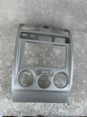 Оригинальная отделочная панель для радиоприемника приборной панели Chevy Colorado GMC Canyon 2004-2012 годов выпуска - Изображение 1 из 4