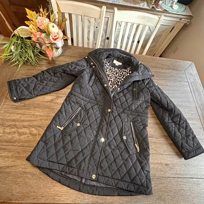 MICHAEL KORS 女式黑色绗缝连帽松饼外套豹纹衬里 L 码 — 第 1/4 张图片