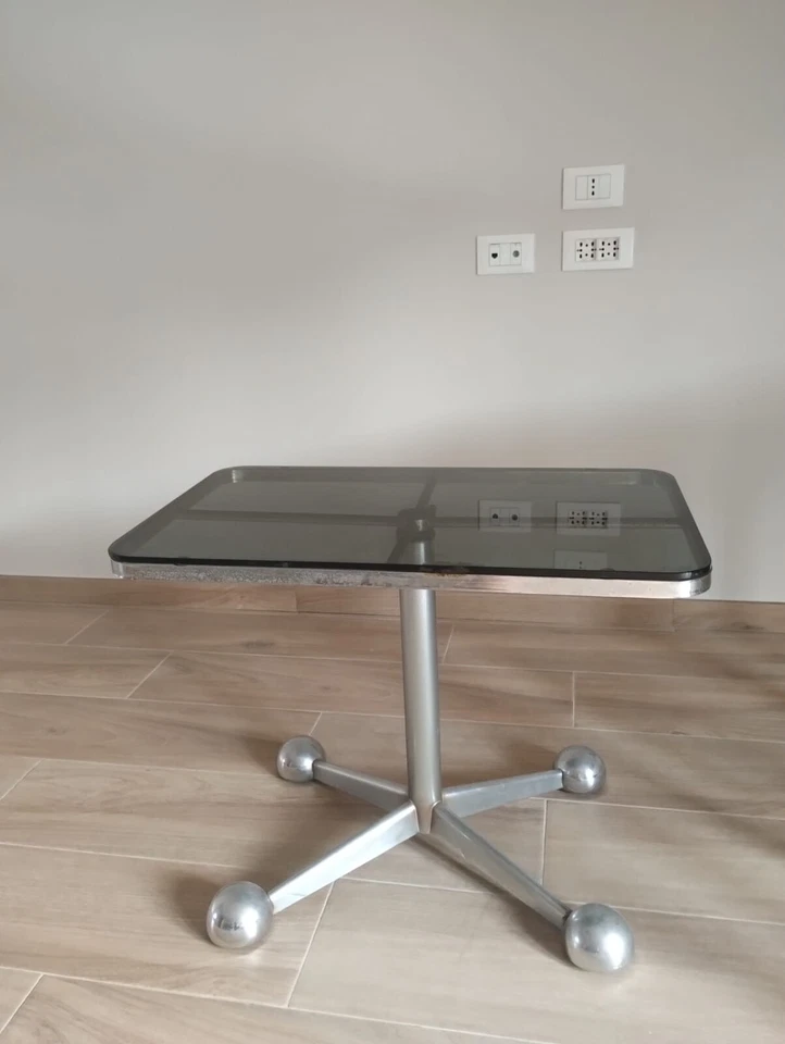 Tavolino vintage in vetro e metallo porta oggetti o porta TV - Immagine 1 di 1