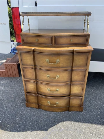 GROSFElD HOUSE                                                  dresser Cover