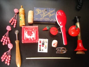Mini bottoni piccoli vintage, forbici, misura nastro, uncinetto ossa - Foto 1 di 12