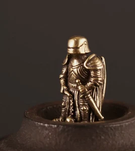 Ciondolo portachiavi cavaliere piccolo ottone creativo EDC- - Foto 1 di 5