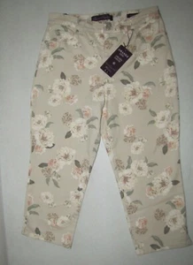 NEW Womens Gloria Vanderbilt Amanda Stretch Capris. Size 8 Tan Floral Print. - Picture 1 of 2