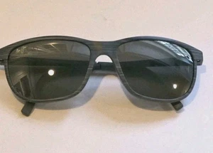 Maui Jim Dragons TeethMJ811-11D polarisierte Sonnenbrille - graues Gestell mit grauen Gläsern  - Bild 1 von 6