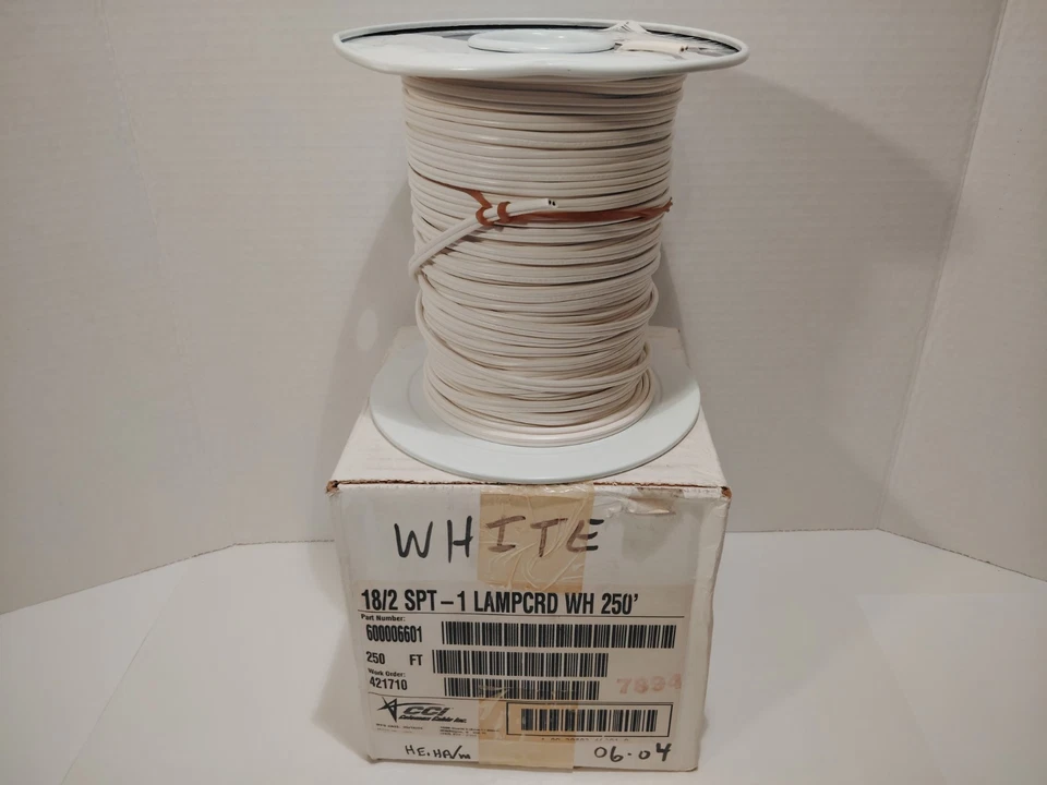 Cable de lámpara Coleman 18/2 SPT 250 pies blanco Foto 1 de 4