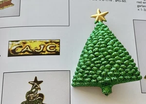 Vintage Signed AJC Full Sparkling Green Christmas Tree Brooch - Picture 1 of 3