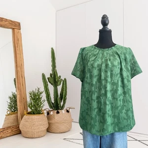 Ann Taylor Factory Damen M Kurzarm Plissee Ausschnitt Blumen Overlay Top Grün - Bild 1 von 11