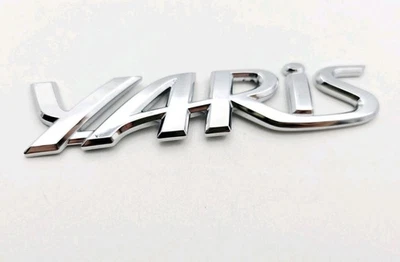 Toyota Yaris 2007-2012 sedán emblema trasero logotipo insignia signo símbolo Foto 1 de 3
