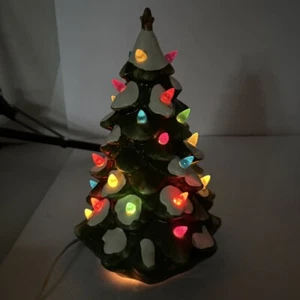 Vintage 11,75 Zoll Keramik beleuchteter Weihnachtsbaum beflockt mit Glühbirnen & goldenem Stern - Bild 1 von 24