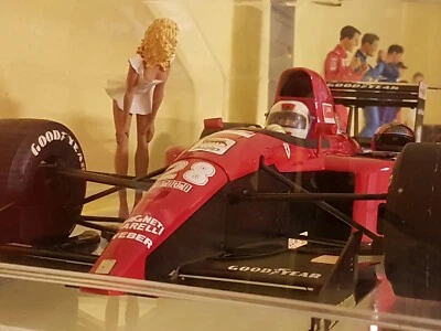 1:8 Rosso Ferrari 643 F1 1991  WRX Rarität *UPGRADE set und Vitrine nur Abholung - Bild 1 von 4