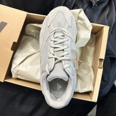 Talla 7 - Adidas Yeezy Boost 700 Salt BNWB Foto 1 de 4