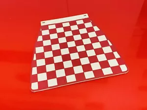 LAMBRETTA VESPA ITALIAN MADE METAPLAST FANGO POSTERIORE A SCACCHI ROSSO E BIANCO - Foto 1 di 5