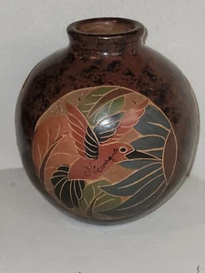 Nicaragua Art Pottery Ceramic Vessel bird & iguana Vase Signed - Picture 1 of 10