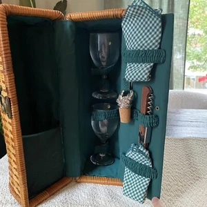 Tommy Bahama Wicker Wine Tote Picnic Basket Wine Glasses Corkscrew - Picture 1 of 12