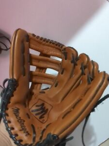 MacGregor Fielder Baseball Glove 12.5 Right Hand Throw Hand
