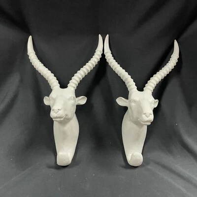 Juego de 2 colgantes de gancho de pared de imitación de antílope arte de pared blanco Foto 1 de 4