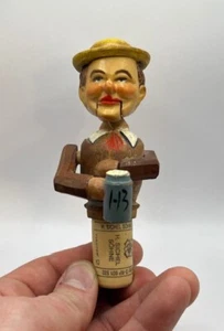 Antiguo cubrebotellas de corcho alemán vintage con marioneta de madera tallada para beber cerveza - Imagen 1 de 6