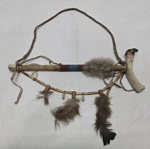 Pipa Navajo Nativi Americani Pace 14" Pelle Piume Perline Osso - Foto 1 di 14